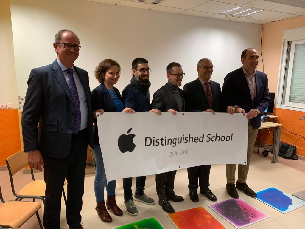 CEIPS Santo Domingo elegido Apple Distinguished School