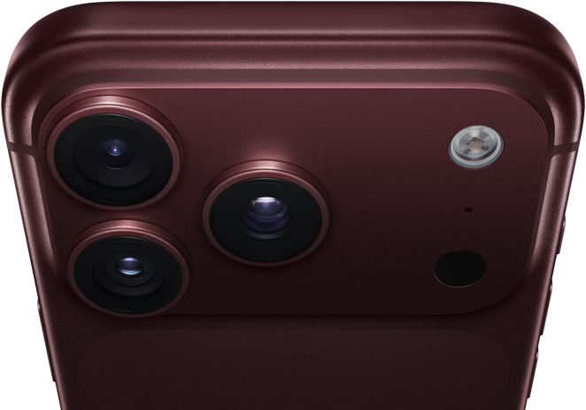 iPhone 18 Pro Max, color burdeos (rojo oscuro), parte trasera exterior, sistema de cámaras Pro Fusion en la parte superior, tres objetivos, láminas de apertura variable parcialmente cerradas, flash, micrófono y escáner LiDAR, parte superior exterior, antena de red móvil, laterales planos, esquinas redondeadas