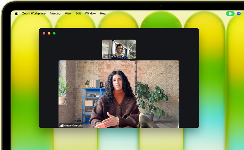 MacBook Neo, color cítrico, videollamada en la pantalla, persona en el centro de la imagen gracias a Encuadre Centrado